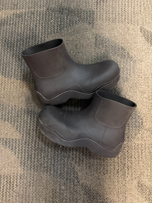 Bottega Veneta Rubber Puddle Boots SZ 43