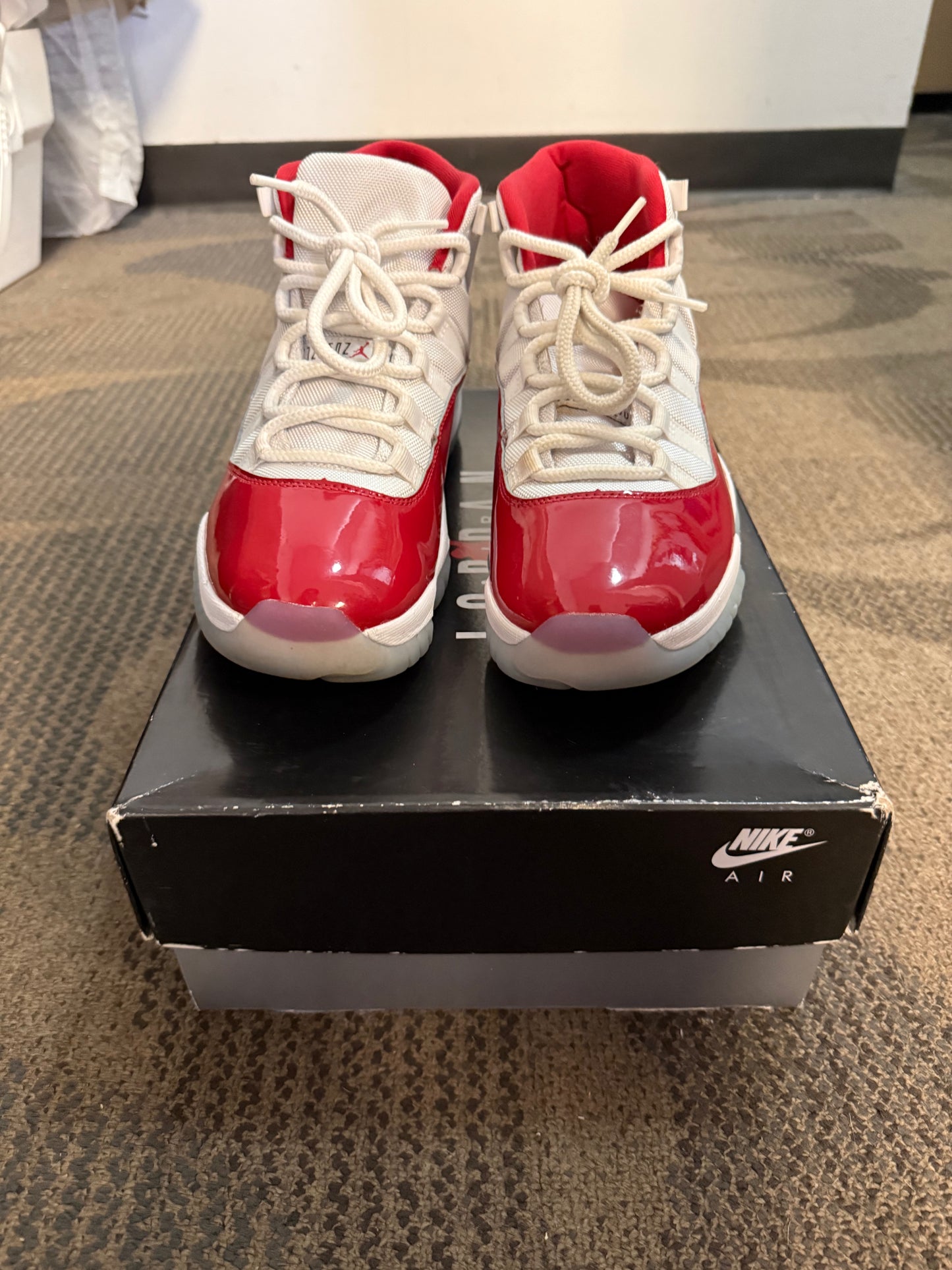 Jordan 11 Retro Cherry (2022) SZ 10.5