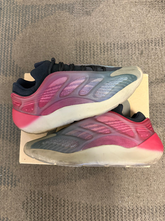 Yeezy 700 V3 Fade Carbon SZ 10.5