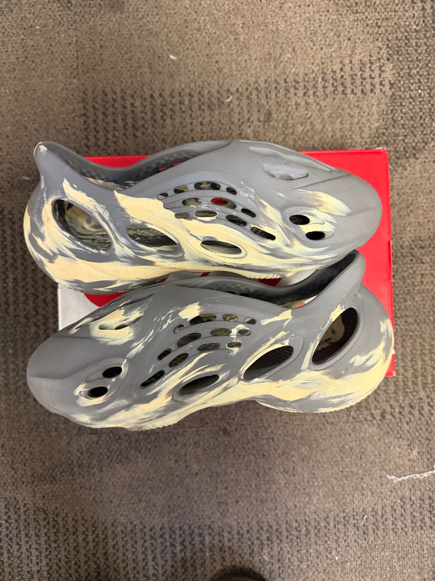 Yeezy Foam RNNR MXT Moon Gray SZ 10