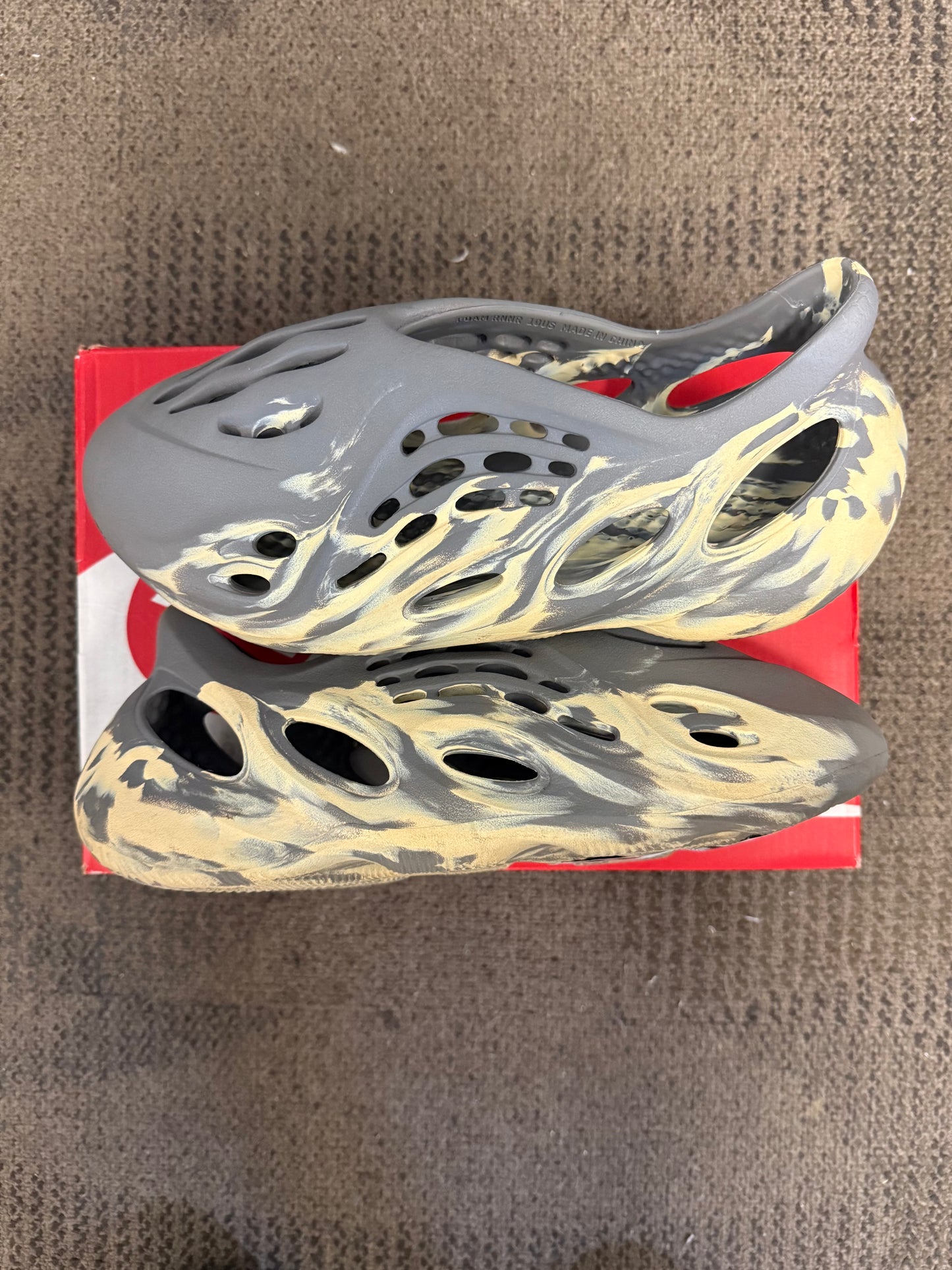 Yeezy Foam RNNR MXT Moon Gray SZ 10