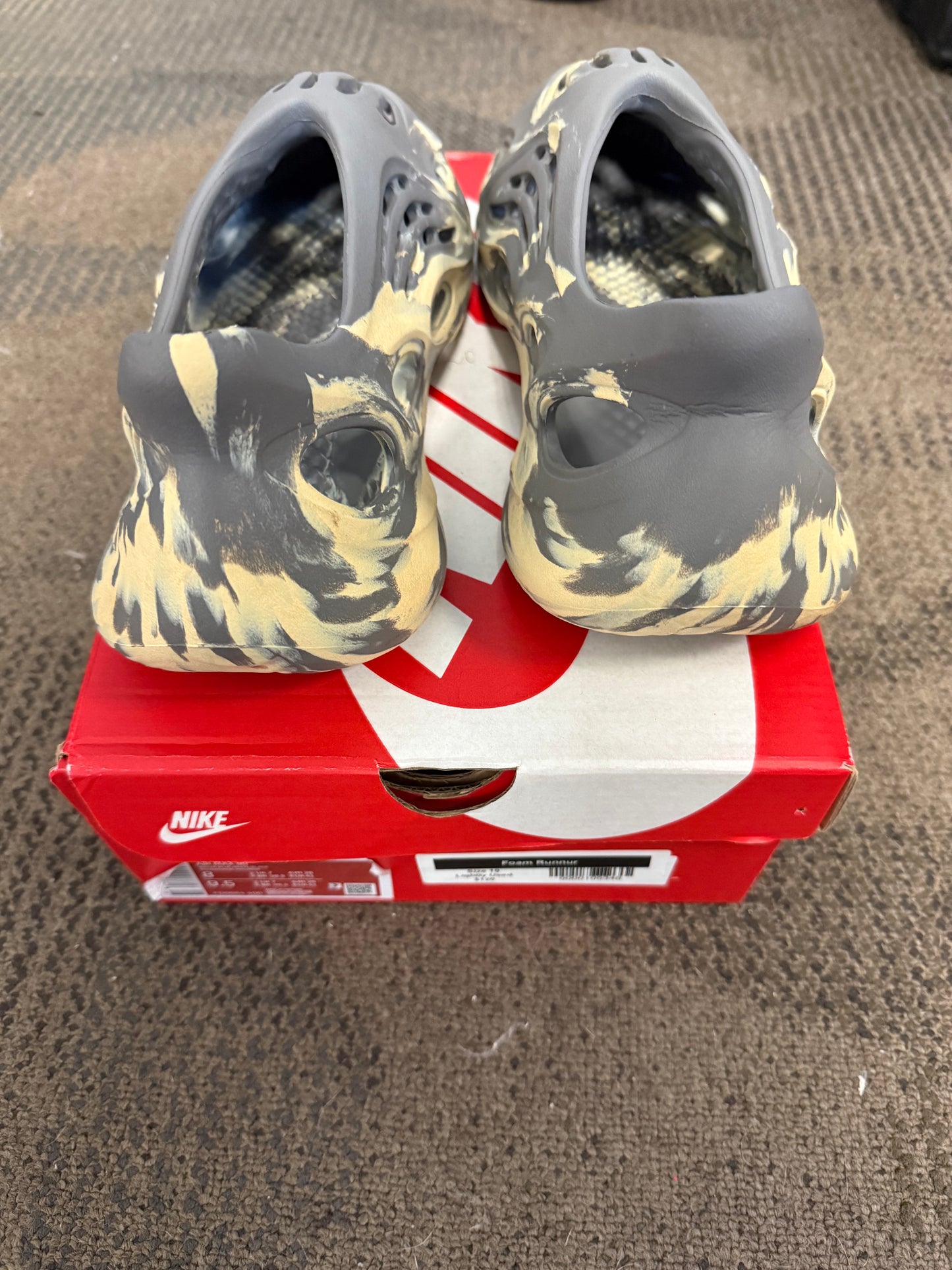 Yeezy Foam RNNR MXT Moon Gray SZ 10