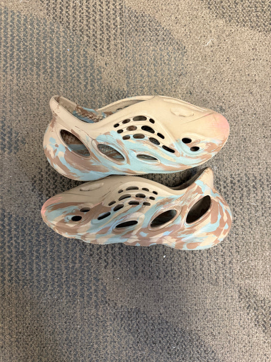 Yeezy Foam RNNR MX Sand Grey SZ 9