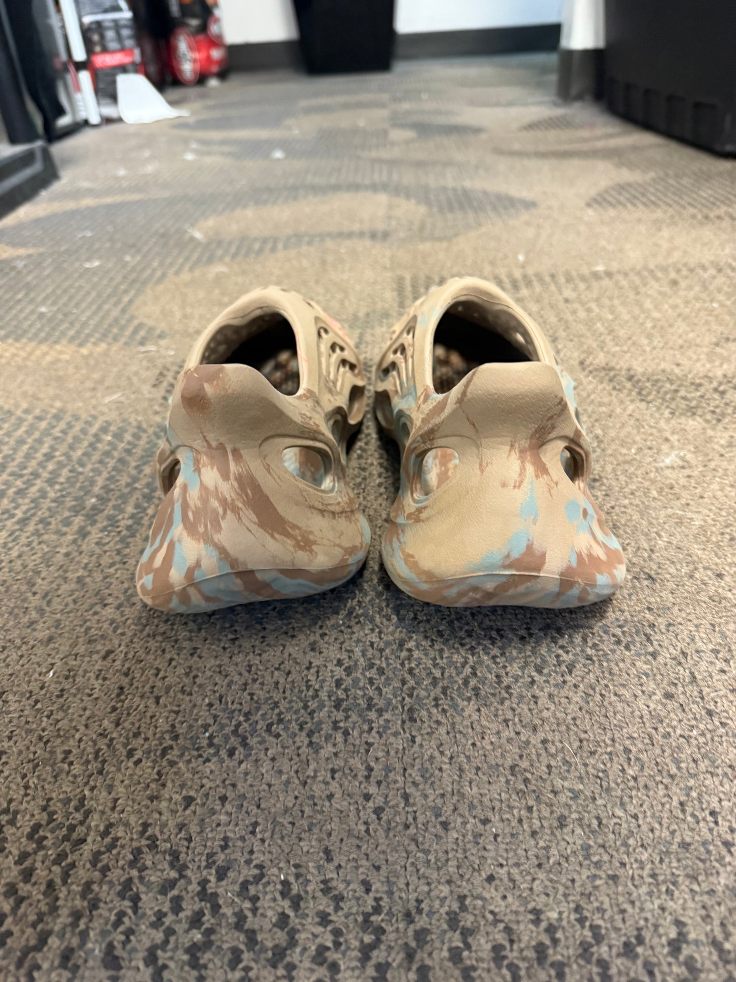 Yeezy Foam RNNR MX Sand Grey SZ 9