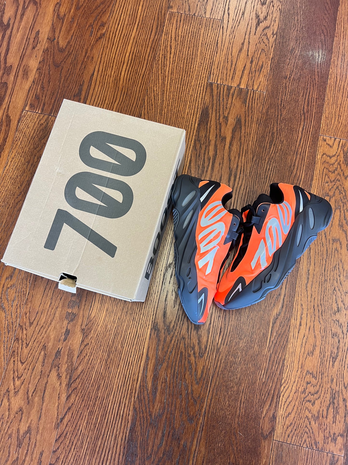 Yeezy 700 MNVN SZ 7.5