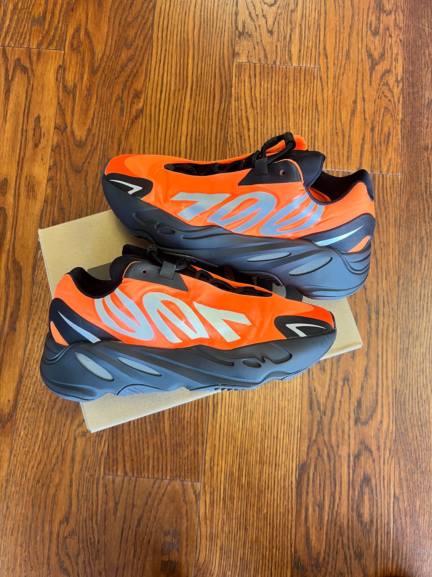 Yeezy 700 MNVN SZ 7.5