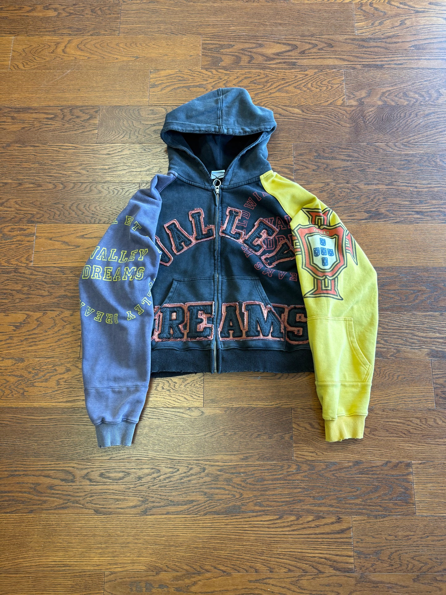 Valley Dreams Hoodie Size XL