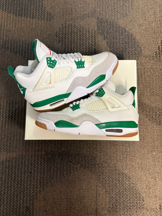 Jordan 4 Retro SB Pine Green SZ 9.5