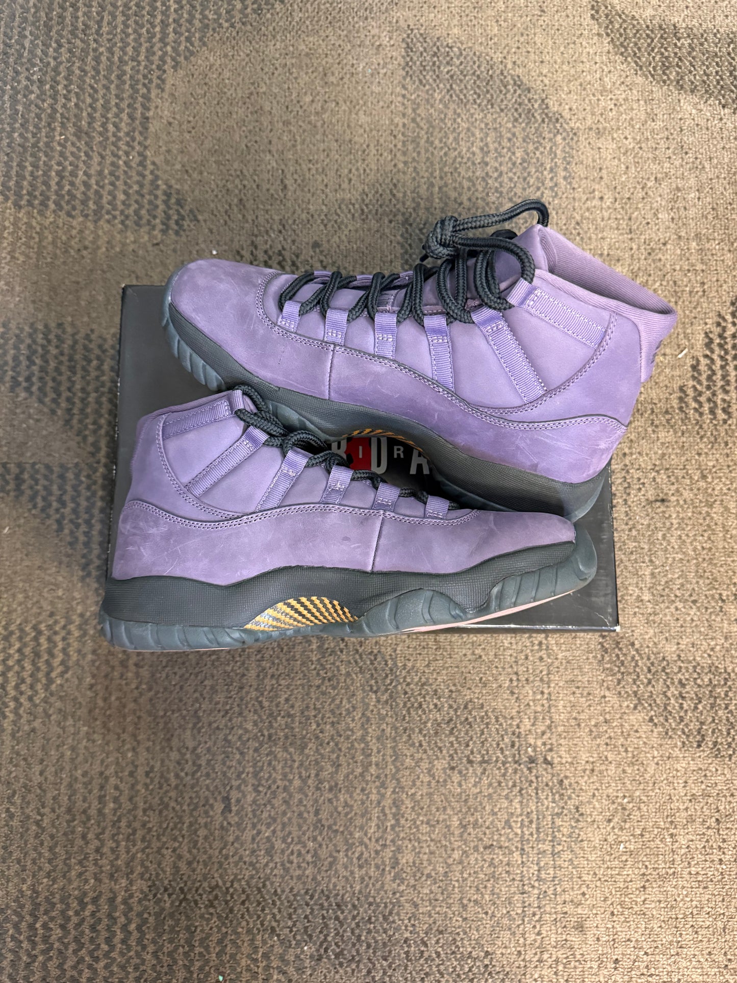 Jordan 11 Retro Mojave SZ 9