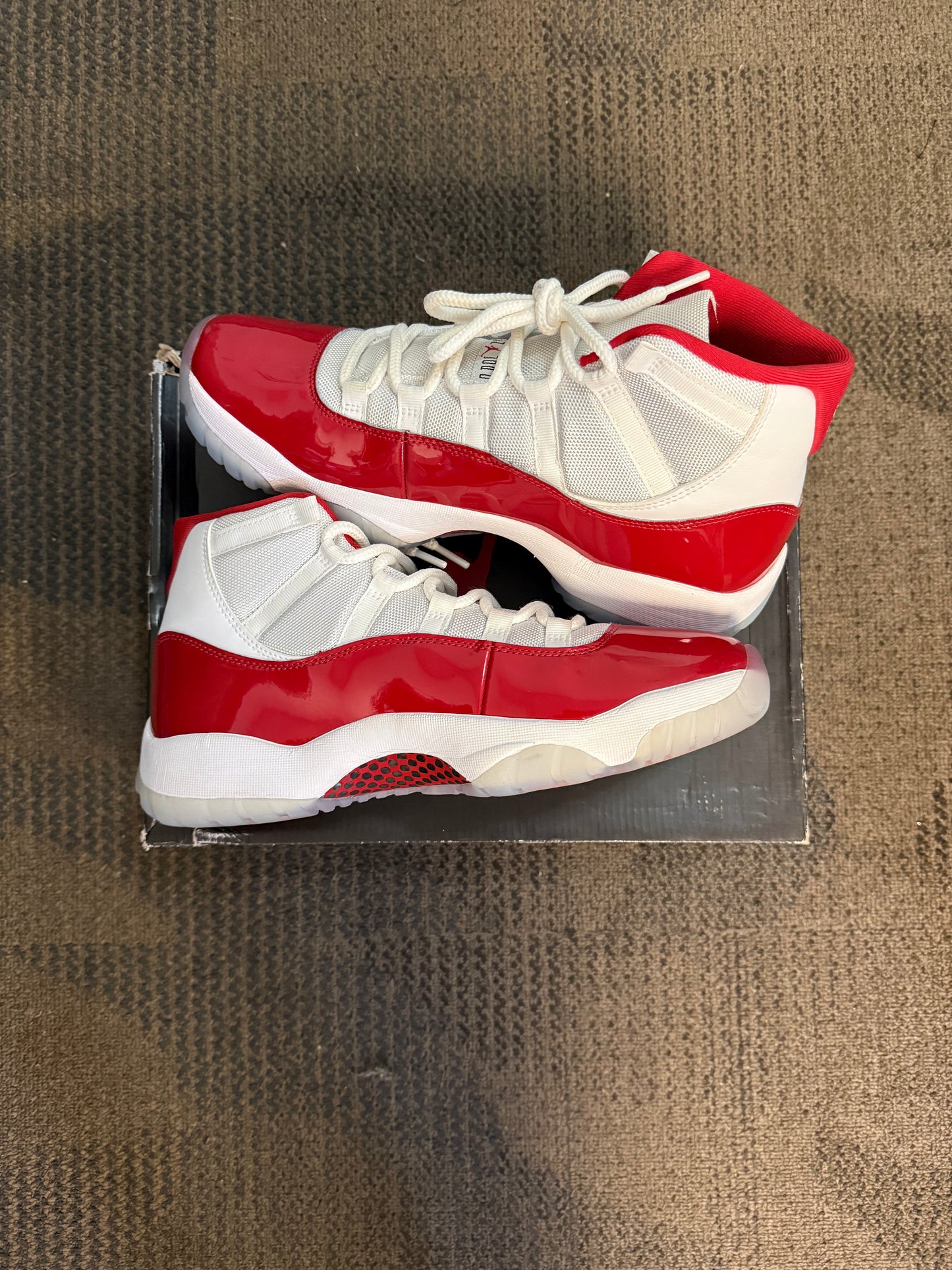 Jordan 11 Retro Cherry (2022) SZ 11.5