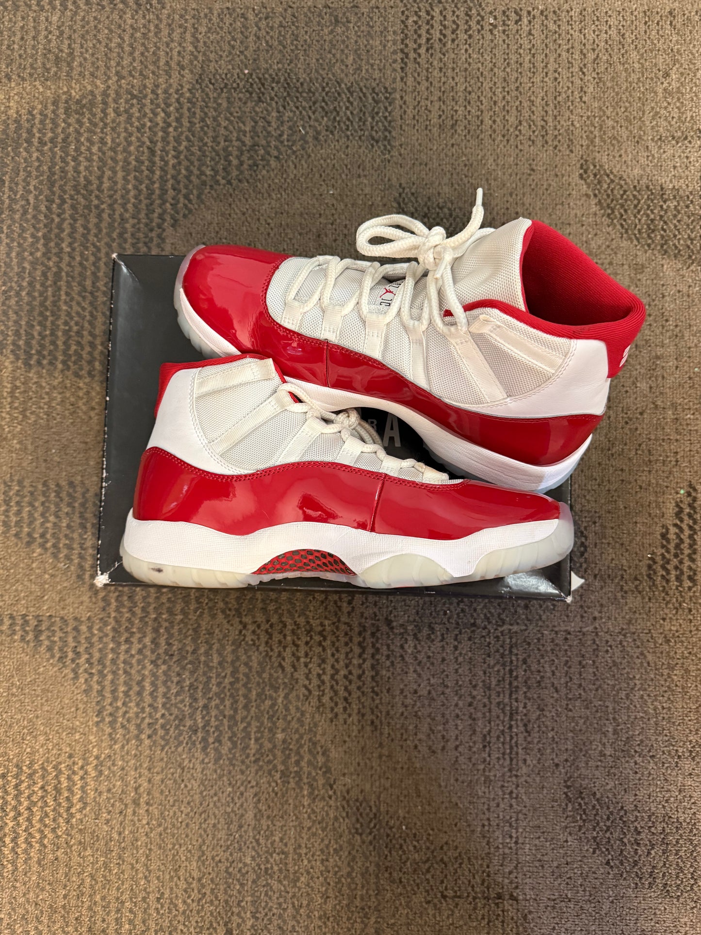 Jordan 11 Retro Cherry (2022) SZ 10.5