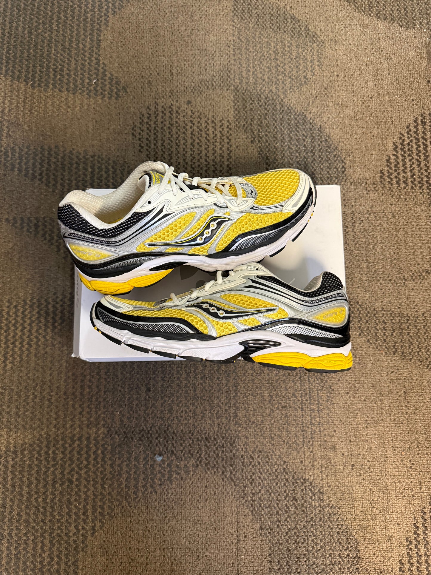 Saucony ProGrid Omni 9 Lemon Silver SZ 10.5