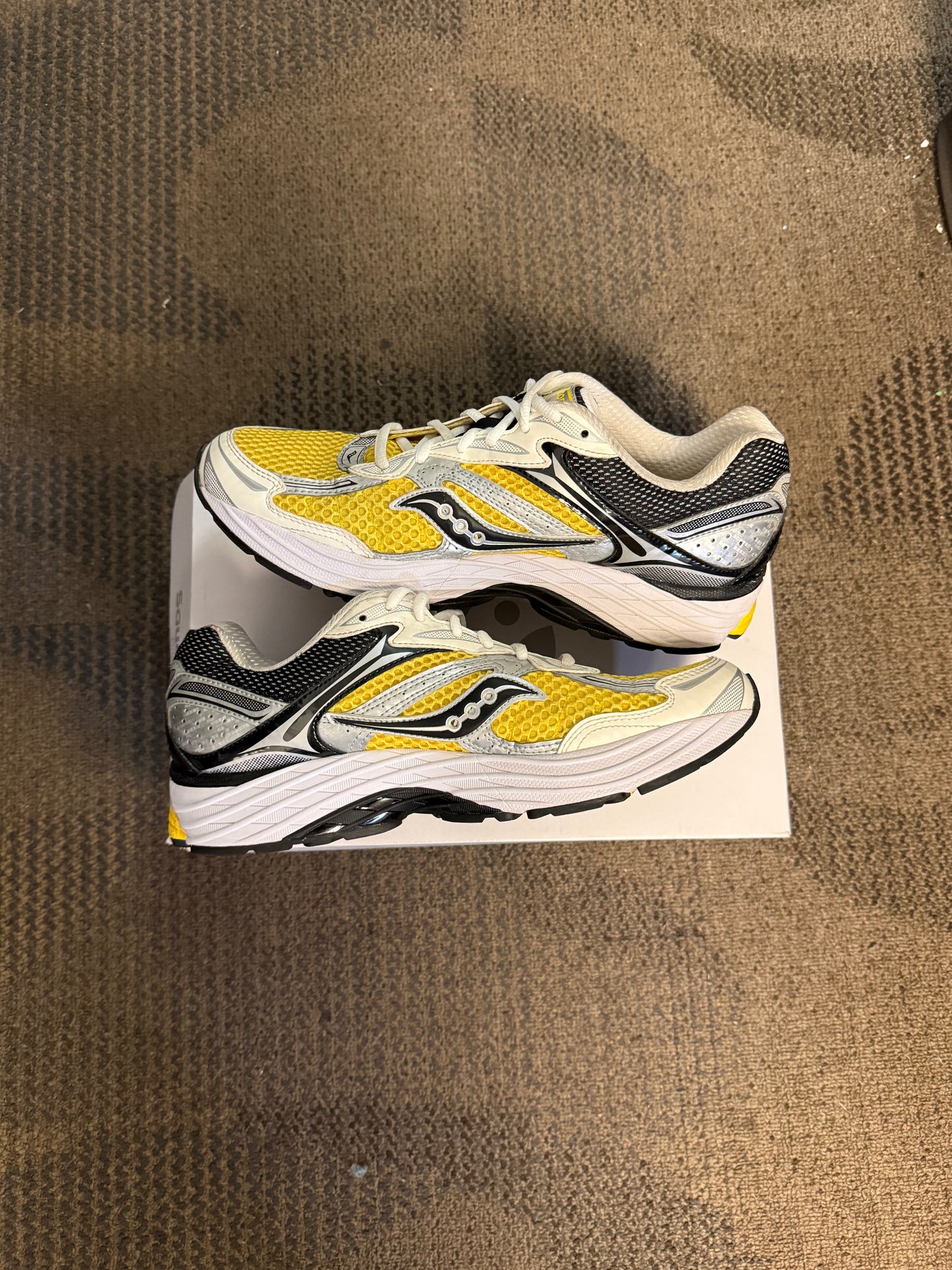 Saucony ProGrid Omni 9 Lemon Silver SZ 10.5