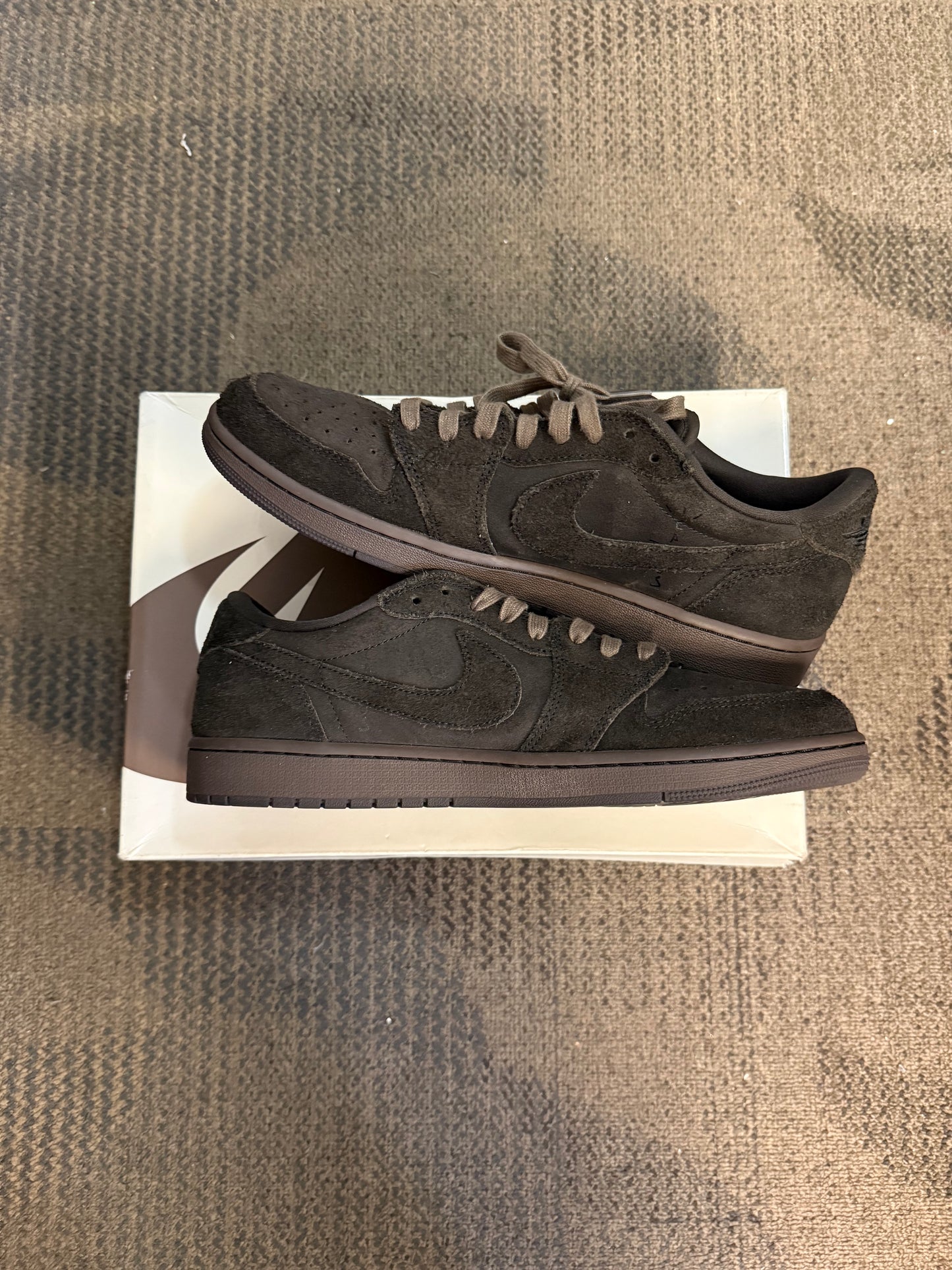 Jordan 1 Retro Low OG SP Travis Scott Velvet Brown SZ 12.5