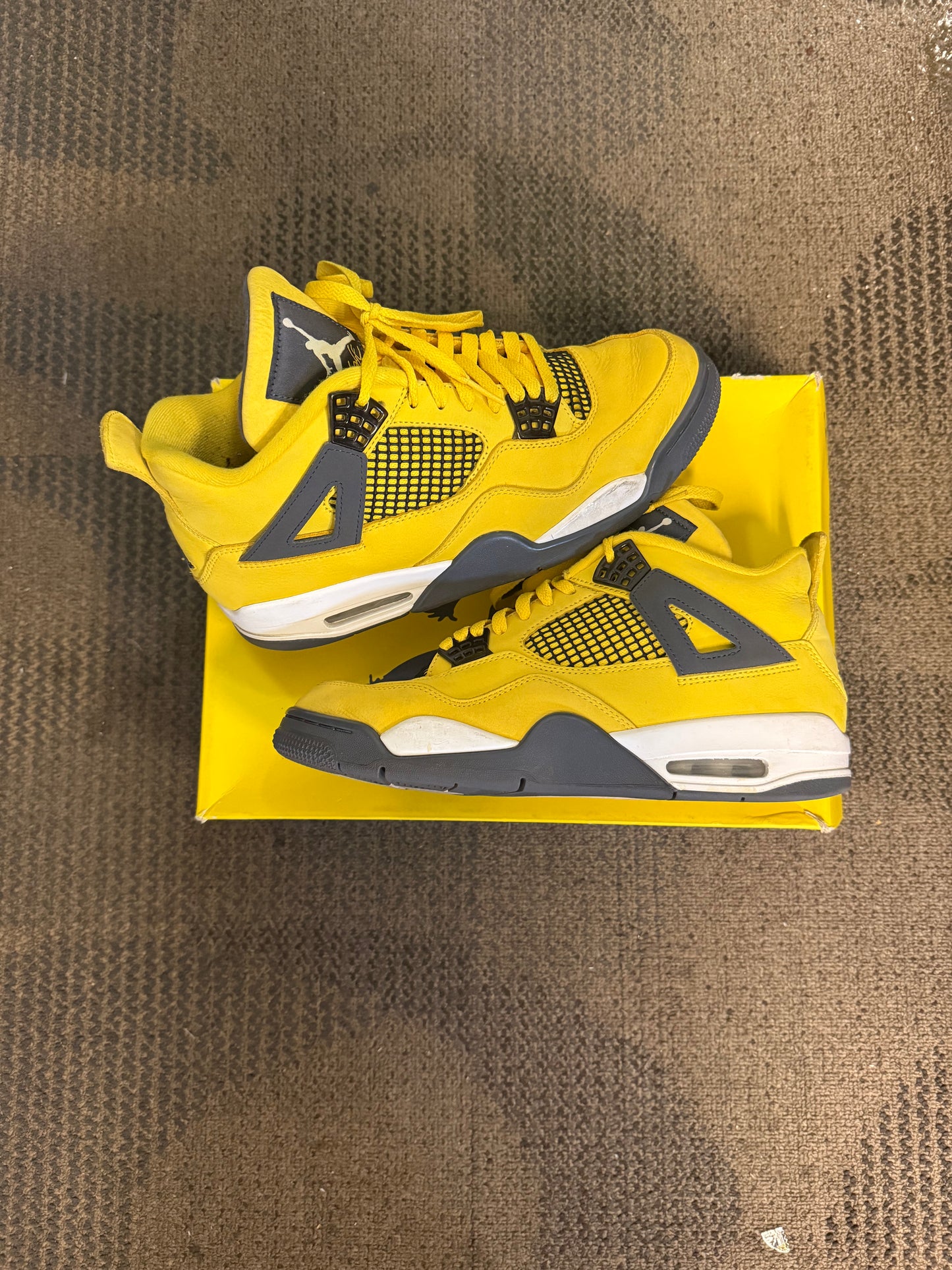 Jordan 4 Retro Lightning (2021) SZ 10
