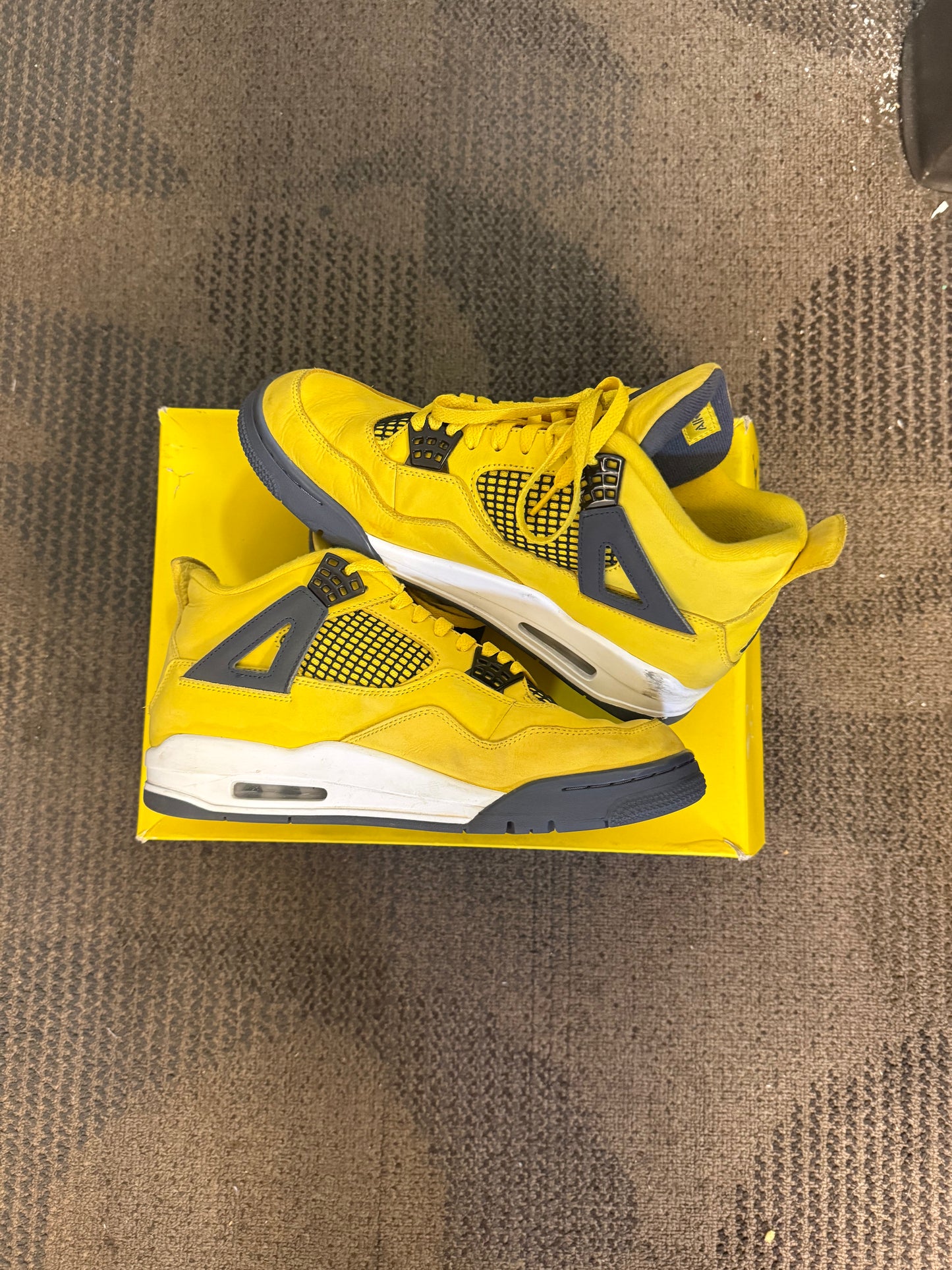 Jordan 4 Retro Lightning (2021) SZ 10