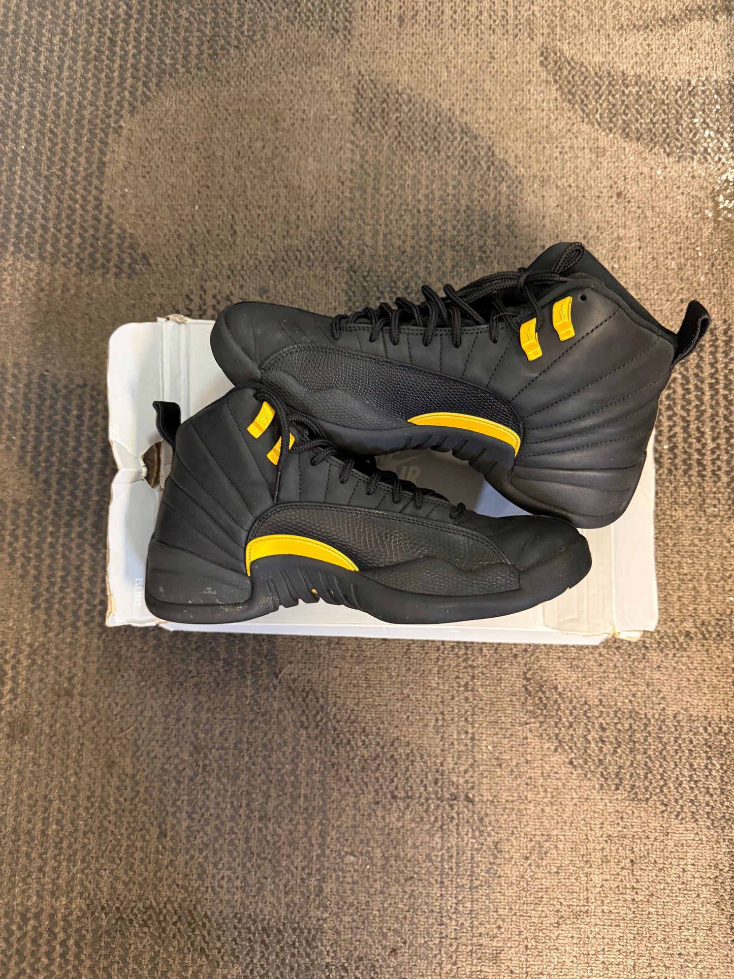 Jordan 12 Retro Black Taxi SZ 9.5