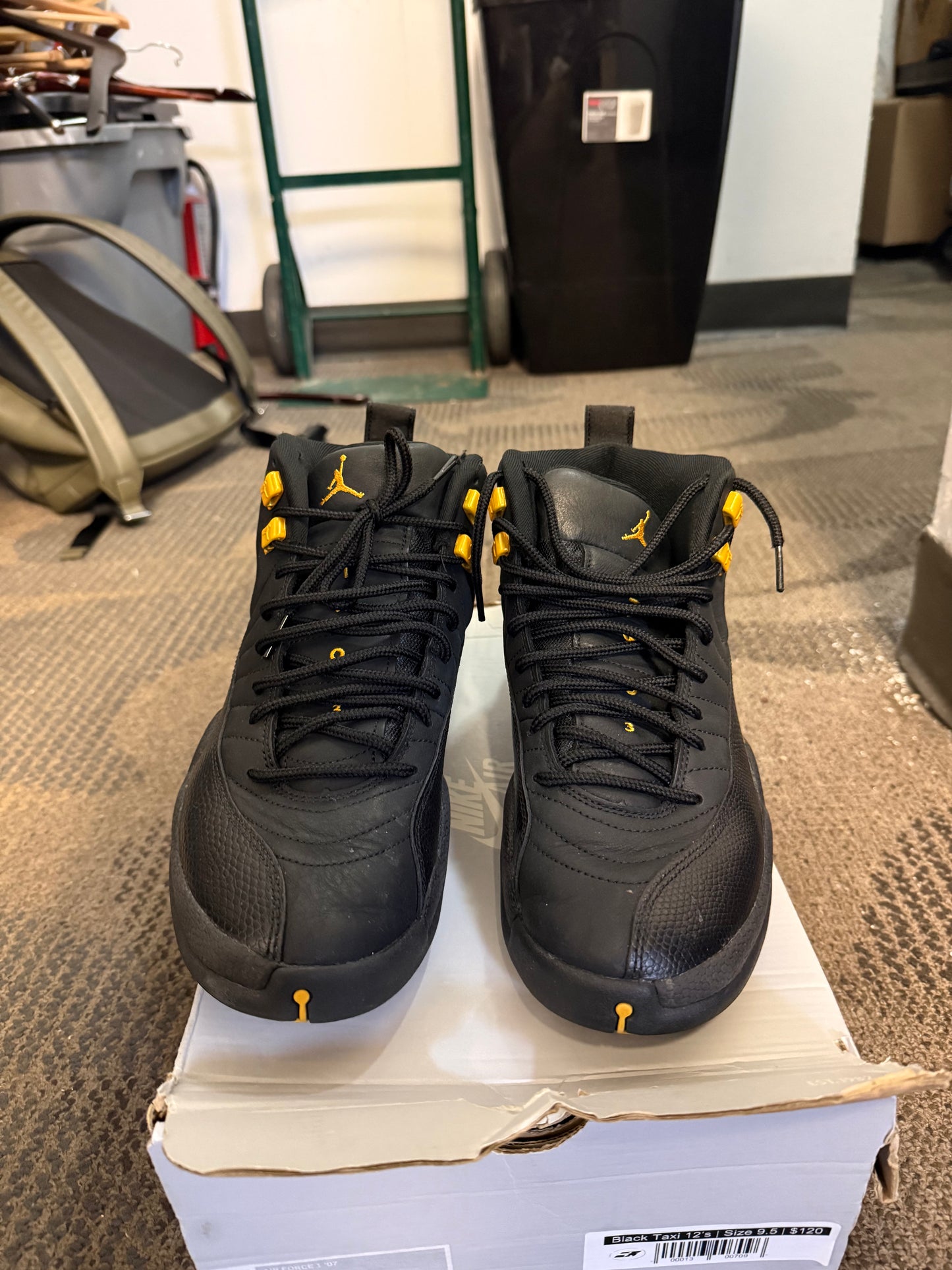 Jordan 12 Retro Black Taxi SZ 9.5