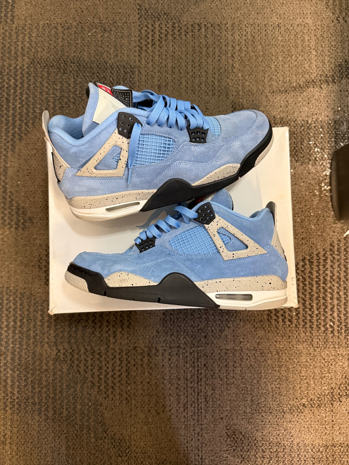 Jordan 4 Retro University Blue SZ 9.5