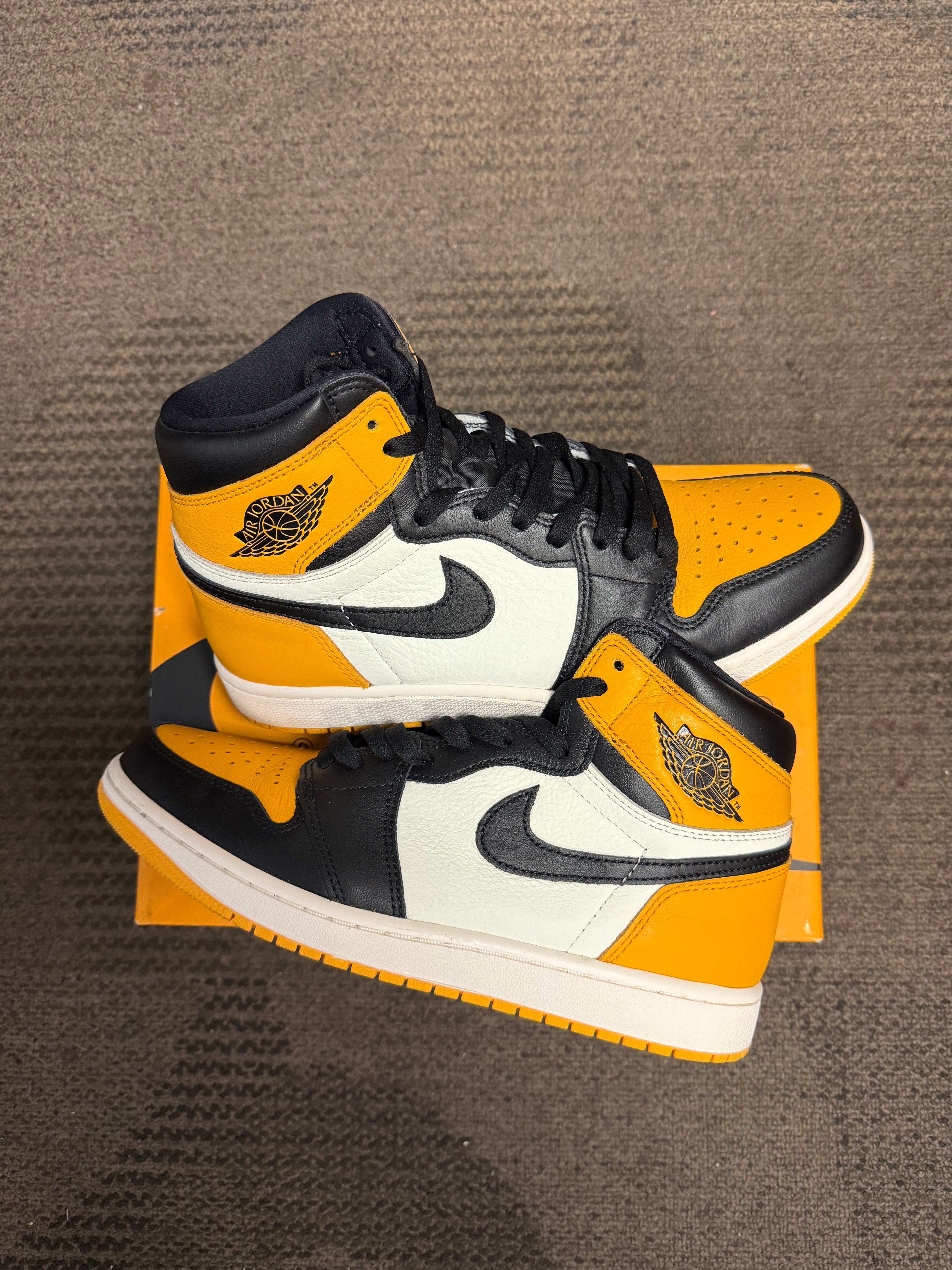 Air Jordan 1 Retro High Taxi SZ 9.5