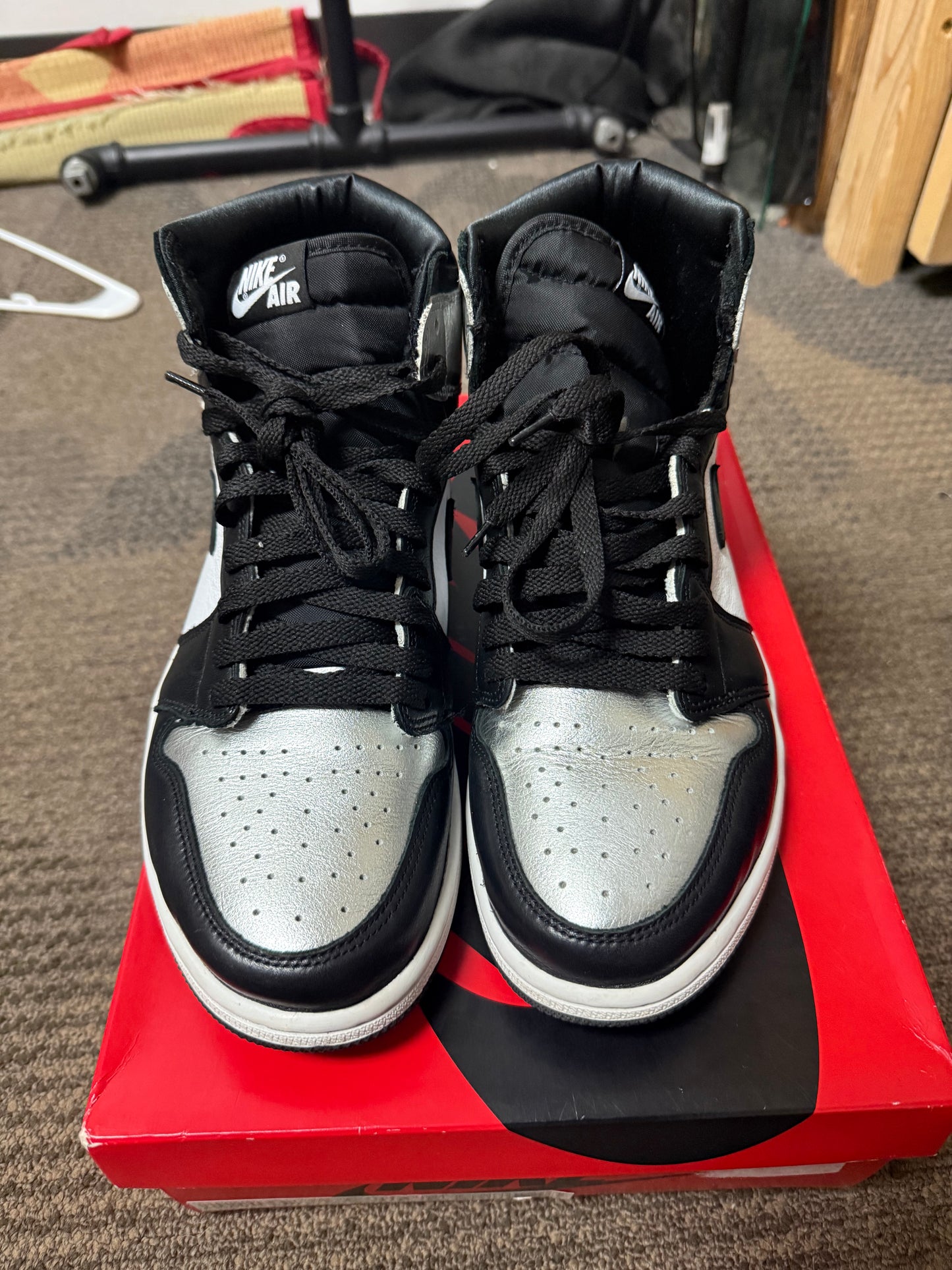 WMNS Jordan 1 Retro High OG Silver Toe SZ 10.5