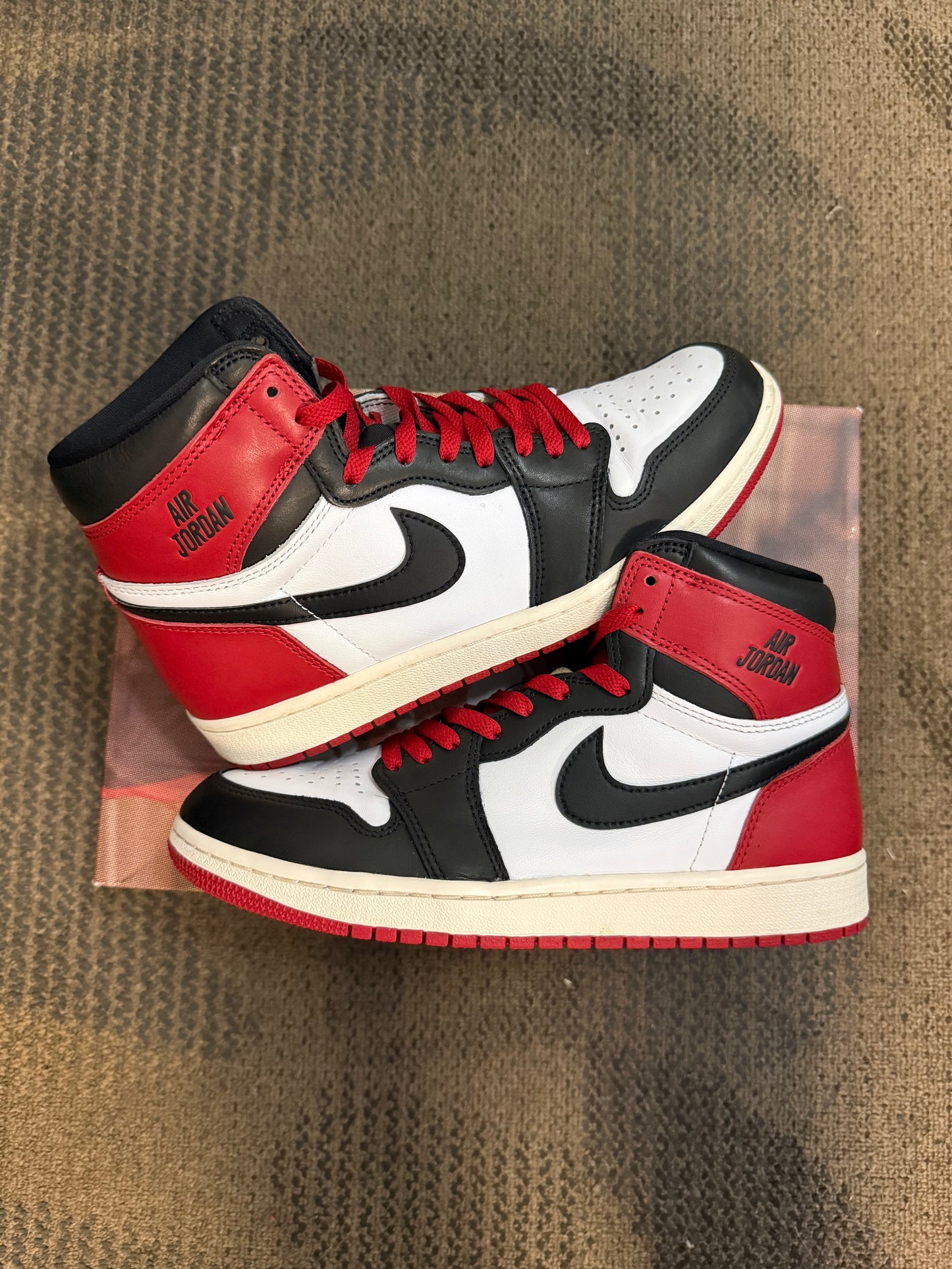 Jordan 1 Retro High OG Black Toe Reimagined SZ 8.5