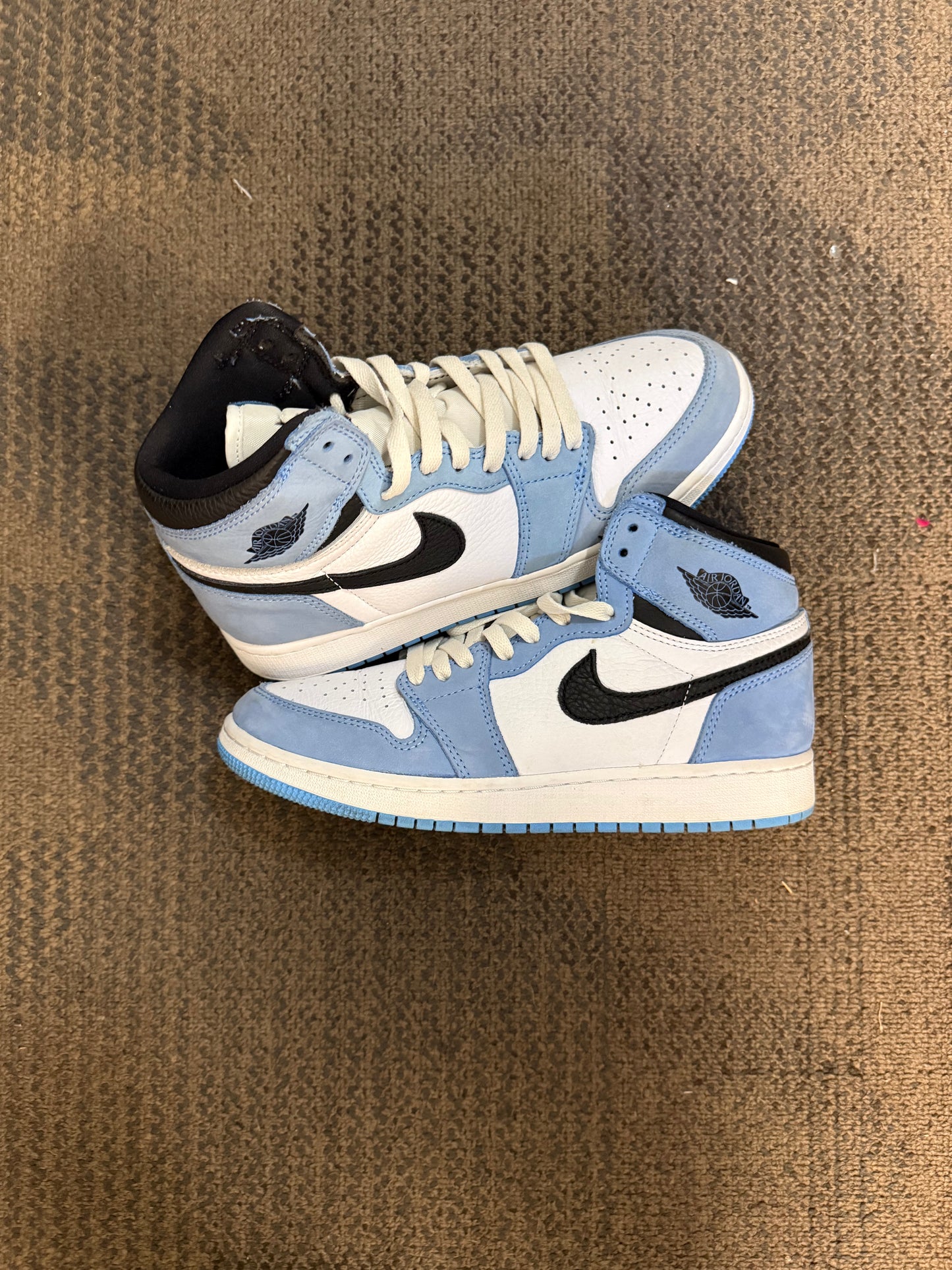 Jordan 1 Retro High OG University Blue SZ 7Y