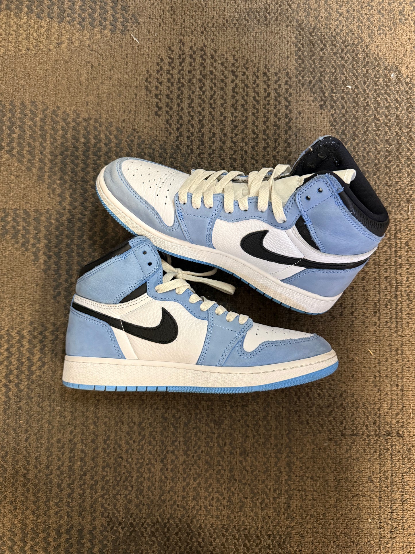 Jordan 1 Retro High OG University Blue SZ 7Y