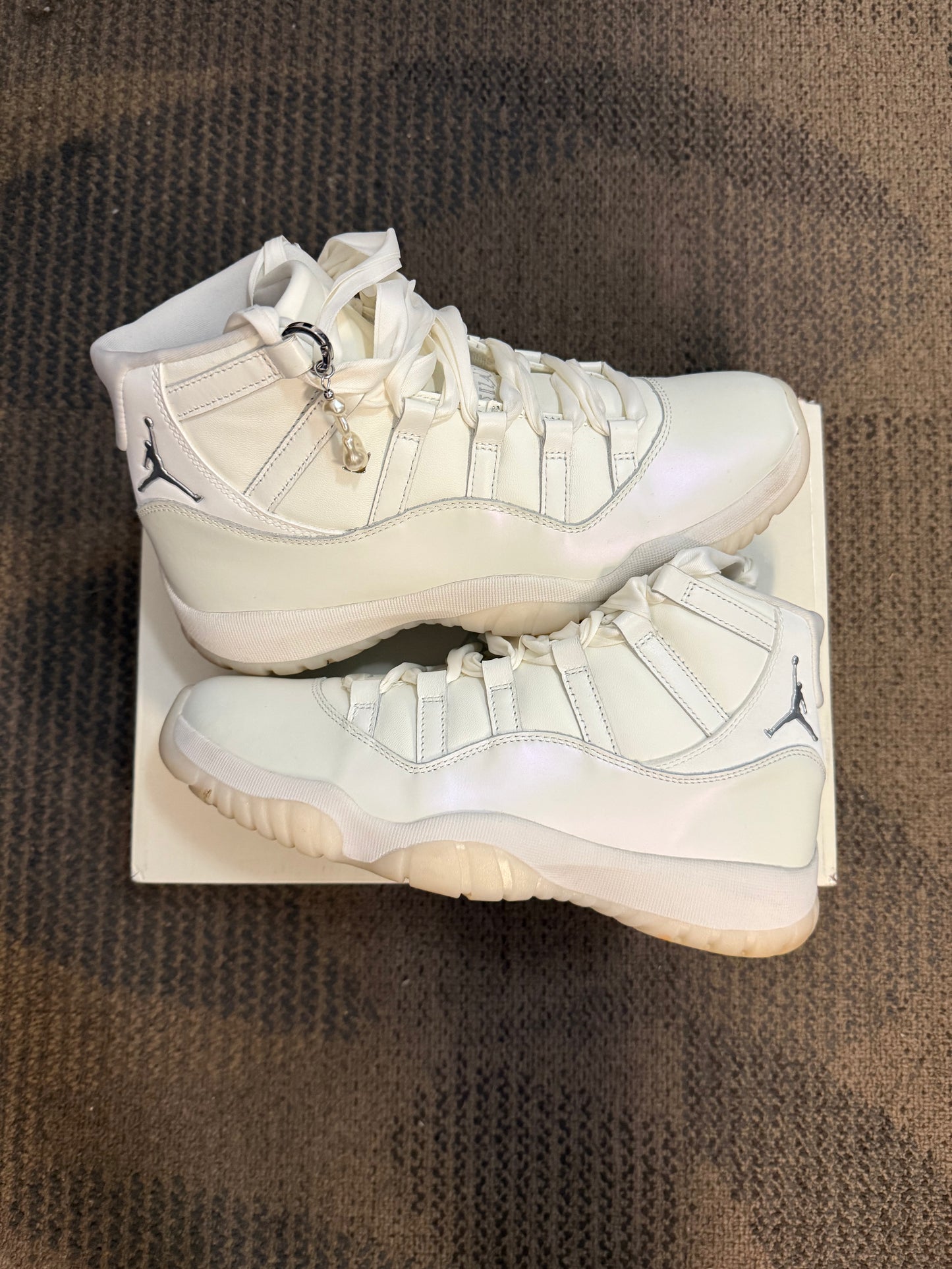 Jordan 11 Retro Pearl (Women's) SZ 10.5 (9.5M)