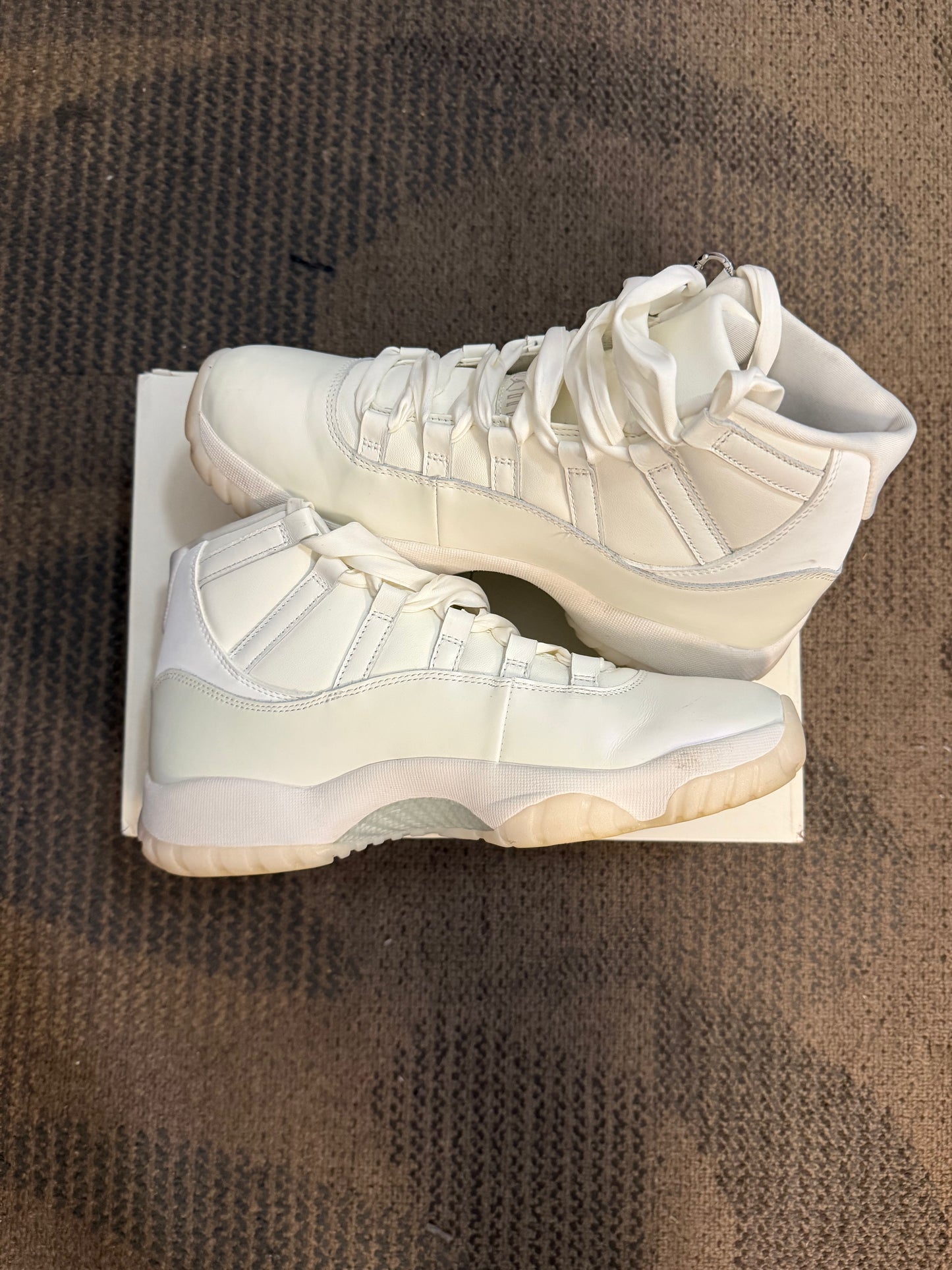 Jordan 11 Retro Pearl (Women's) SZ 10.5 (9.5M)